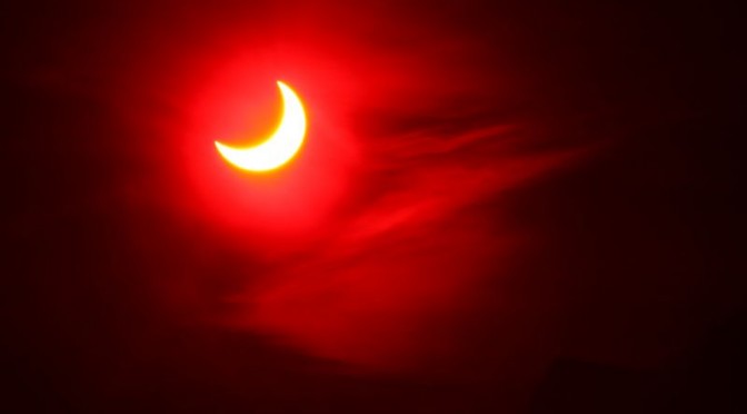 Nove fotografije Sončevega mrka in poročilo o opazovanju